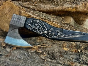 ขวานเหล็กกล้าคาร์บอนสลักลายสไตล์ไวกิ้ง ด้ามไม้ สำหรับใช้เอาตัวรอด - Product Image 1