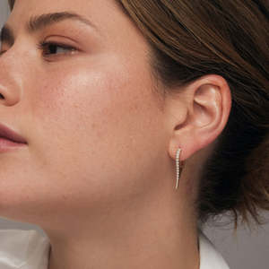 Pendientes de Plata de Ley 925 con Baño de Oro de 14K, Joyería Fina para Mujer, Pendientes Pequeños de Moissanita con Forma de Daga, Ideales para Fiestas - Product Image 3