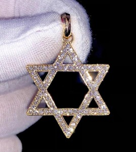 Colgante de Moissanita Estrella de David, Plata 925, Bañado en Oro de 18K, Corte Brillante Redondo, Engaste de Garra, Lujo, Unisex, Amuleto de Buena Suerte - Product Image 2