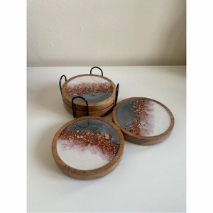 Sous-verres ronds en bois et résine à prix d'usine - Ensemble de 4/6 sous-verres artisanaux haut de gamme avec support en fer pour boissons - Product Image 1