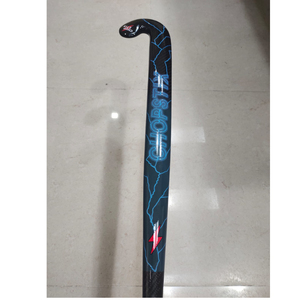Bâton de hockey sur gazon en carbone composite, bâton de hockey professionnel, équipement sportif personnalisé en gros pour clubs - Product Image 1