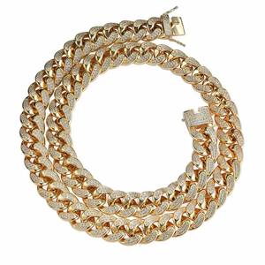 Cadena de Eslabones Cubanos con Diamantes Moissanite VVS de Calidad Premium, Chapada en Oro Blanco, Disponible para Exportación - Product Image 5