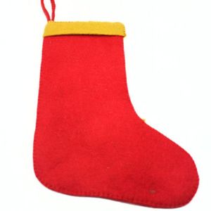 Calcetín Navideño Rojo Hecho a Mano con Lana Ecológica, Aplique de Paloma de la Paz y Diseño de Estrella - Decoración Festiva para las Fiestas - Product Image 4
