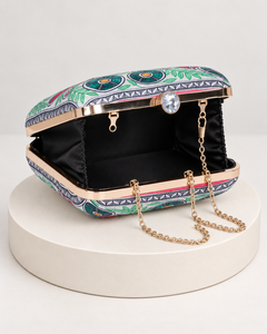 Pochette carrée en tissu de coton brodé floral pour femme, durable et élégante, idéale pour mariage, soirée, avec doublure en satin - Product Image 2