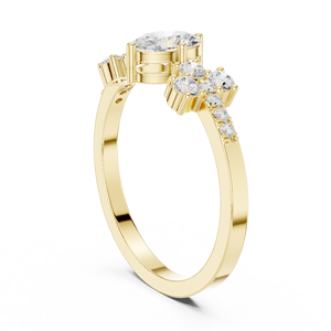 Bague de fiançailles ovale en or jaune 18 carats avec diamants et pierres latérales en grappe |   Bague de mariée sertie de pavés |   Bijoux fins de luxe - Product Image 3