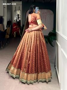 Lehenga-Choli évasé en organza de qualité supérieure avec motif tissé Zari et bordure en dentelle, et dupatta en soie jacquard – Mode féminine - Product Image 2