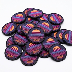 Parches de PVC Horizon Run al por mayor, insignias retro Synthwave Sun, emblemas redondos de silicona para ropa deportiva urbana, directo de fábrica - Product Image 1