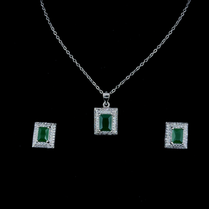 Ensemble de pendentifs élégants en émeraude taille coussin avec boucles d'oreilles assorties, design géométrique en argent, pour le quotidien et les occasions festives - Product Image 3