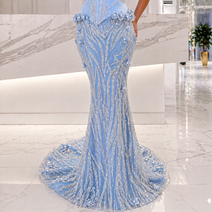 Vestido de Noche de Lujo Azul Hielo Estilo Sirena con Hombros Descubiertos, Corsé y Falda con Cola, Adornado con Cuentas de Cristal Hechas a Mano para Fiesta Formal - Product Image 3