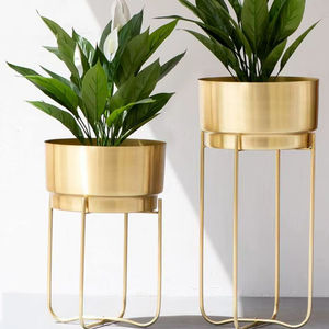 Fabricant fiable de jardinières décoratives géométriques en métal avec support pour l'intérieur d'appartements contemporains et la décoration minimaliste - Product Image 1