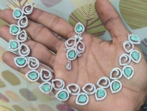 ชุดสร้อยคอทองเหลืองสไตล์ชาติพันธุ์ขายส่ง พร้อมงานฝีมือประณีตและสะดุดตา เหมาะสำหรับการแสดงเต้นรำ เทศกาล และกิจกรรมทางวัฒนธรรม - Product Image 6