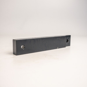 AMT VINA Barre de positionnement plate étagée en acier inoxydable anodisé noir usinée CNC, usinée au laser, fabriquée au Vietnam - Product Image 3