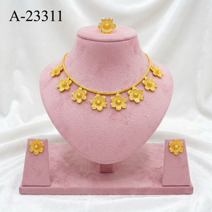 Conjunto de Collar Floral Tradicional de Moda con Circonitas Chapadas en Oro y Pendientes a Juego, Joyería Nupcial India al por Mayor, Modelo 23311 - Product Image 1