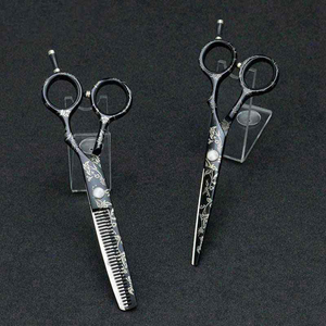 Tijeras de Barbero Profesionales con Grabado Floral, para Diestros, con Logotipo Personalizado, Revestimiento Negro, Acero Inoxidable, para Cortar el Cabello - Product Image 6