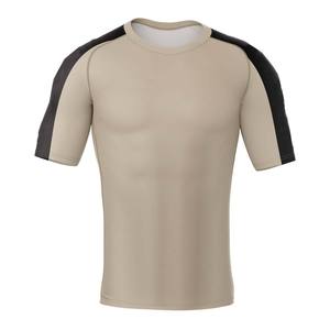 เสื้อแรชการ์ดแขนสั้นผู้ชาย สีตัดต่อ แห้งเร็ว ผลิตจากโพลีเอสเตอร์ สำหรับเล่นกีฬาและว่ายน้ำ - Product Image 1