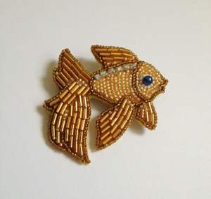 Broche élégante faite à la main avec perles, cadeau idéal pour les femmes à prix avantageux - Product Image 3