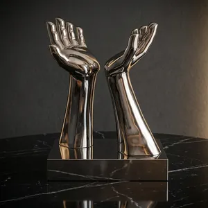 Sculpture de mains ouvertes en argent métallisé sur socle miroir, accent décoratif moderne pour table, idéal pour la maison, le bureau et le salon - Product Image 3