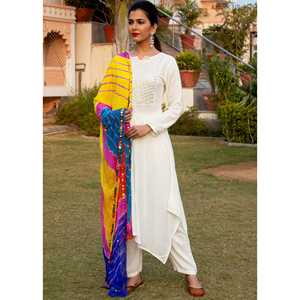 Ensemble Kurta blanc doux à ourlet asymétrique avec broderie Gota et Dupatta multicolore Lehariyaan, taille XS, en tissu Chiffon - Product Image 4