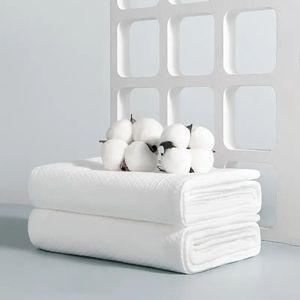 6 serviettes jetables portables, douces et légères, de couleur beige, très absorbantes et emballées séparément - Product Image 5