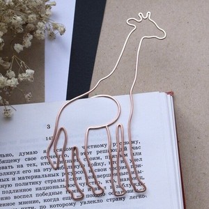 Marcapáginas de Cobre Premium con Diseño Artístico de Flores, Sujetador de Páginas Metálico Duradero, Elegante Accesorio para Libros para Estudiantes, Lectores y Oficina - Product Image 3