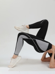 Leggings confortables pour femmes, longueur cheville, avec construction flexible et ajustée au corps - Product Image 5