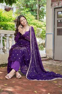 SHREE INDIAN EXPORTS Vende Conjuntos de Trajes Anarkali con Cuello Redondo, Elegantes y de Aspecto Precioso, de Alta Calidad, para Mujeres o Niñas - Product Image 2