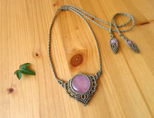 Colgante de Macramé Hecho a Mano con Perla y Gema Redonda de Corte Esmeralda con Diseño de Mariposa, Cadena de Bambú, Joyería Unisex Boho Curativa al por Mayor - Product Image 5