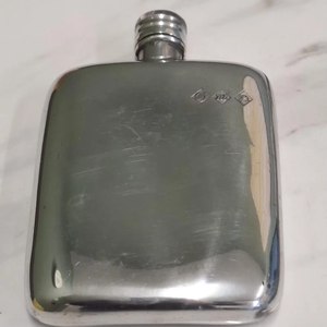 5. ชุดของขวัญกระติกน้ำเหล็กสลักชื่อส่วนตัว พร้อมกรวยและแก้ว - Product Image 1