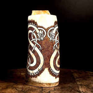 แก้วเขาสัตว์วิคกิ้งขัดเงาสลักลาย แก้วเขาควายธรรมชาติทำมือ แก้วเบียร์ยุคกลางพร้อมโลโก้สั่งทำ ขายส่ง - Product Image 1