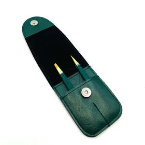 Pince à épiler sourcils Green Gold avec logo personnalisé, en acier inoxydable, à pointe inclinée et affûtée, avec ciseaux à ressort et étui - Product Image 2