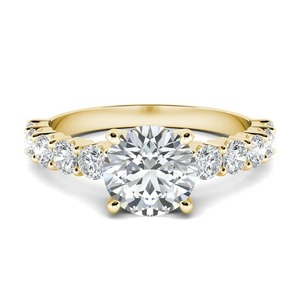 Anillo de Compromiso con Diamante Cultivado en Laboratorio de Corte Brillante Redondo de 1.10CT, Oro de 14K, Banda con Diamantes Redondos en Punta Compartida - Product Image 4