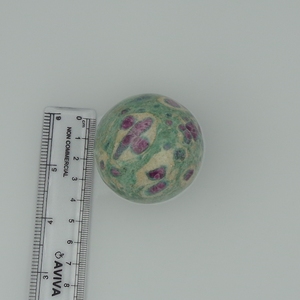 Esfera de Fuchsite con Rubí Natural, Bola de Cristal, Piedra Curativa para Reiki, Meditación, Decoración Energética, Hecha a Mano, Chakralume, India, Venta al Por Mayor - Product Image 5
