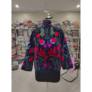 Blazer en velours brodé à la main pour femme, col mandarin, manches longues, motif floral, style ethnique hiver, cadeau pour elle - Product Image 1