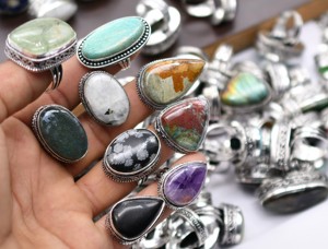 Anillos Hechos a Mano de Latón Macizo con Baño de Plata Original, Lote de Anillos con Cristales Surtidos y Piedras Preciosas Mixtas, Baño de Plata sobre Latón, Tallas 5 a 10 - Product Image 5