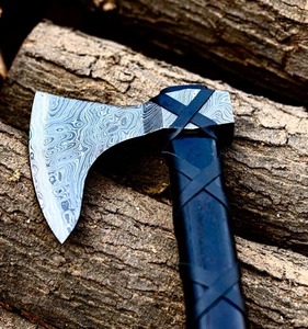 Hache artisanale en acier Damas avec manche en bois et étui en cuir, hache de survie en plein air style Viking - Product Image 6