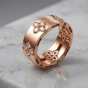 Bague large unisexe en or rose 14 carats avec diamant rond de laboratoire de style floral, idéale pour les fêtes et les propositions de mariage, cadeau pour votre partenaire - Product Image 1