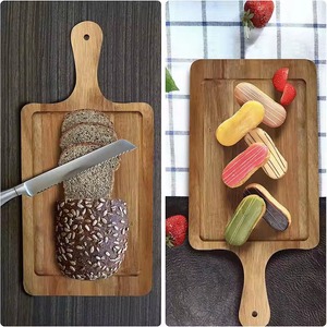 Planche à découper rectangulaire en bois naturel avec poignée intégrée et trou de suspension, épaisseur 1,5 cm, compatible lave-vaisselle - REHMAN CRAFT - Product Image 6