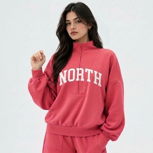Sudadera Oversize Personalizada para Mujer con Letras Bordadas, Media Cremallera, Cuello Alto, Forro Polar, Estilo Otoño-Invierno, Bolsillos Delanteros - Product Image 1