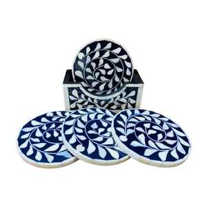 Juego de Cuatro Posavasos de Resina con Diseño Floral Verde y Blanco Tallado, Otras Artesanías - Product Image 3