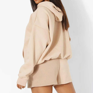 Nouvel arrivage : Ensemble sweat à capuche et short pour femme, 100 % coton, léger, impression de logo personnalisée rapide, couleur unie, fabrication OEM - Product Image 2