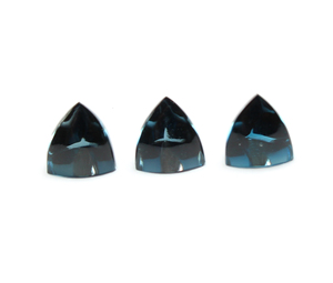Pierre précieuse de topaze bleue de Londres naturelle, taille calibrée, forme de coupe trillion magnifique, polissage excellent, à prix de gros OEM - Product Image 3