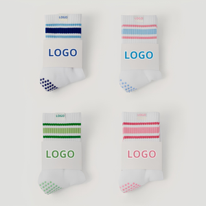 Chaussettes personnalisées avec logo, rayées blanc-rouge-bleu, antidérapantes, pour femmes, usage quotidien, coupe classique, tricotées, avec grip, pour studio de Pilates - Product Image 4