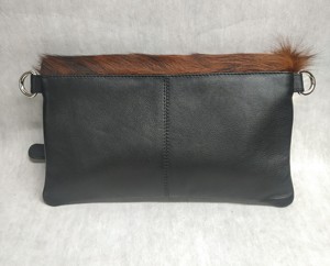 Sac à main bandoulière vintage pliable en cuir et fourrure pour femme avec pompon et pochette pour téléphone portable - Product Image 3