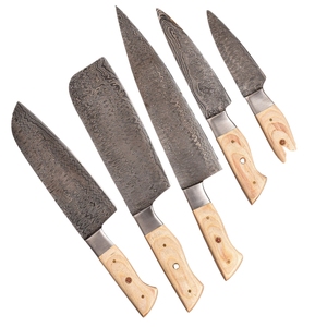 Coffrets de couteaux de chef de qualité supérieure, en acier Damas fait main, avec manche en bois Pukka, cadeau pour les chefs. - Product Image 1