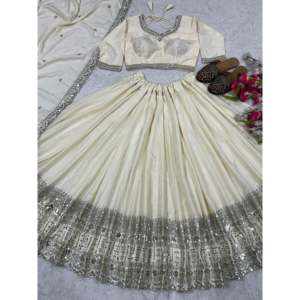 Designer XL Wedding Wear Lehenga Choli avec diamant et travail de séquence - Product Image 5