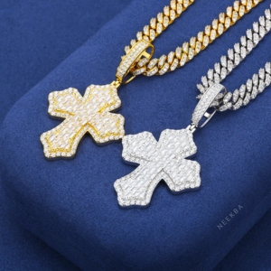 Colgante de Cruz con Moissanita Baguette - Colgante de Plata de Ley 925 con Moissanita, Color D, Claridad VVS - Product Image 4