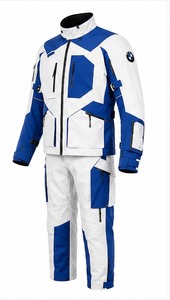 Combinaison de moto touring avec matériau respirant et design fonctionnel pour les voyages longue distance et les road trips - Product Image 5