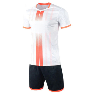 เสื้อฟุตบอลซับลิเมชั่นคุณภาพสูงปี 2026 ขายส่ง ชุดฟุตบอลแบบกำหนดเอง ชุดทีม 100% โพลีเอสเตอร์ แห้งเร็ว แบบสั้น - Product Image 1