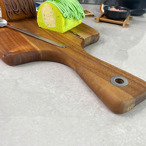 Tabla de cortar de resina con diseño de pingüino y ondas oceánicas grabadas con láser, tabla decorativa para charcutería, mango de madera, apta para lavavajillas - Product Image 3