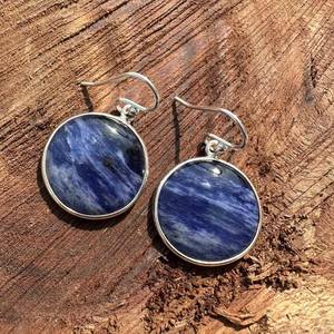 ต่างหูพลอยโซดาไลท์ทรงกลม เงินแท้ 925 ต่างหูแบบห้อยทำมือ ของขวัญเครื่องประดับสำหรับผู้หญิง - Product Image 3